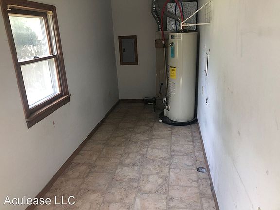 2nd image of 221 Blaine St