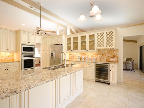 5th image of 3131 Lakeview Dr