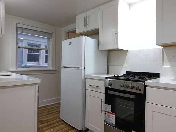 4th image of 419 Belvedere St Suite A