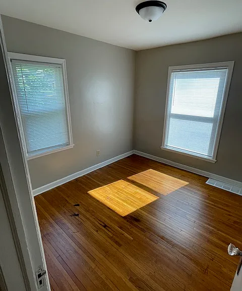 2015 Russell Ave N — Photo 2