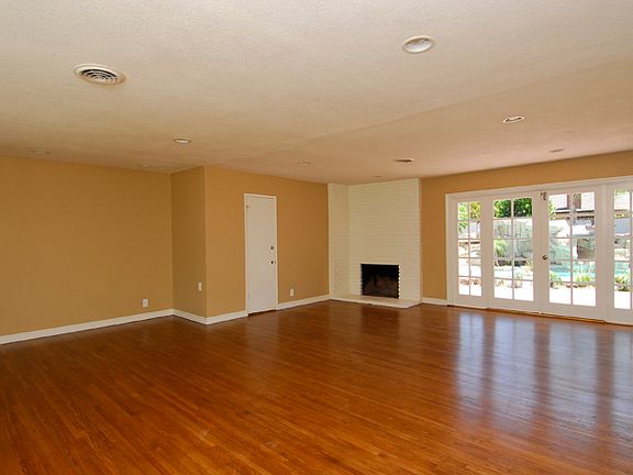 5th image of 814 S Courson Dr
