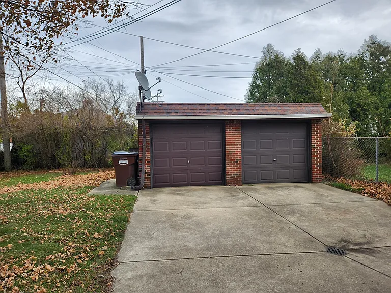 5985 Ridge Rd — Photo 15