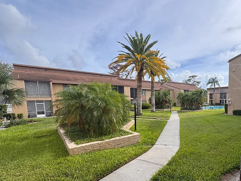 1575 Greenlea Dr #1 — Photo 18