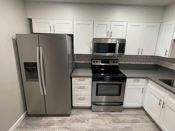 4th image of 462 E 9th Ave #4