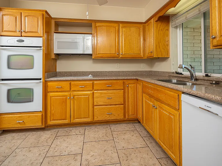 4613 E Escondido Ave — Photo 7
