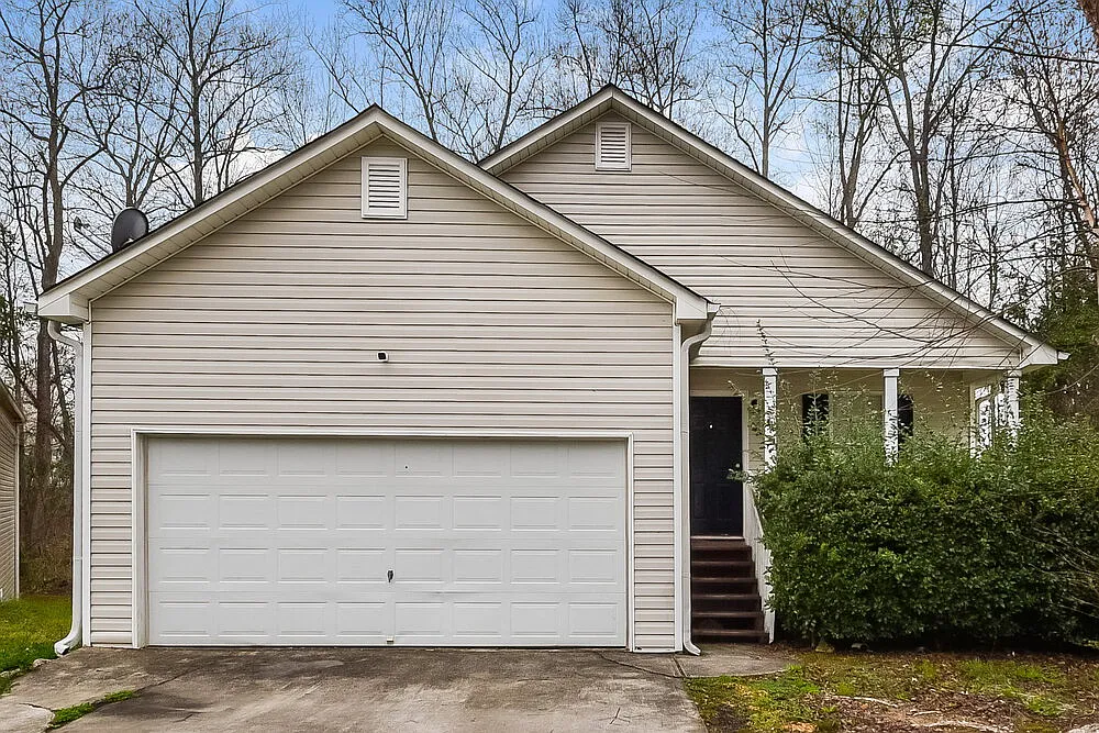 3 bed, 2.0 bath, 1216 sqft, $1,830 — Photo 1