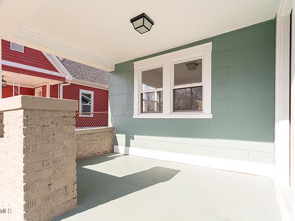 4th image of 1929 Woodbine Ave