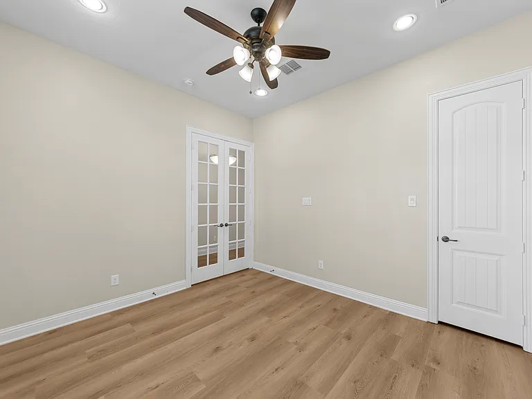 1213 Lewiston Dr — Photo 9