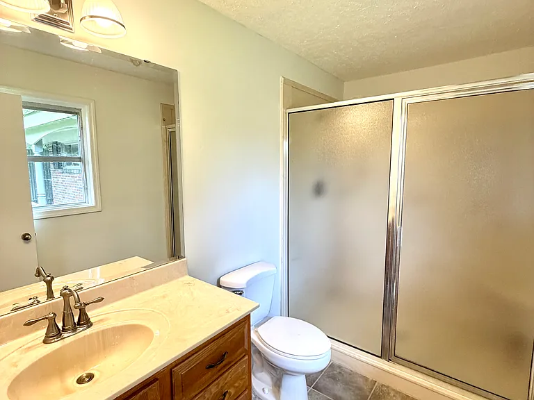 108 Meadowview Cir — Photo 8