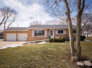 2923 Tucson Dr, Cedar Falls, IA 50613
