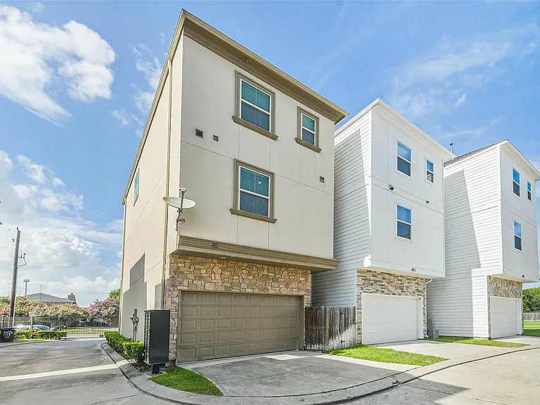11115 Olympia Dr — Photo 34