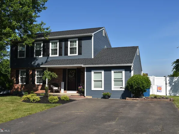 910 Porters Dr, North Wales, PA 19454