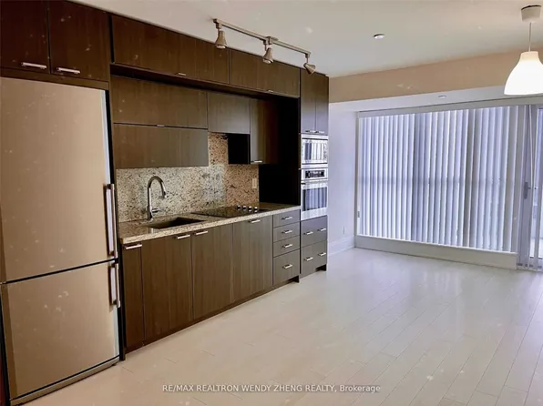 120 Harrison Garden Blvd #820, Toronto, ON M2N