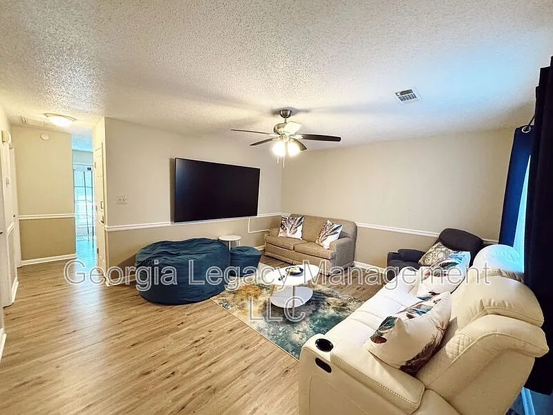 2 bed, 1.0 bath, 1020 sqft, $1,395 — Photo 3