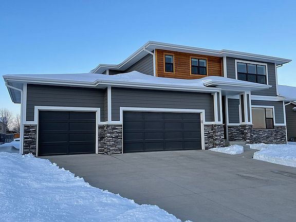 3rd image of 8985 Scarlet Dr