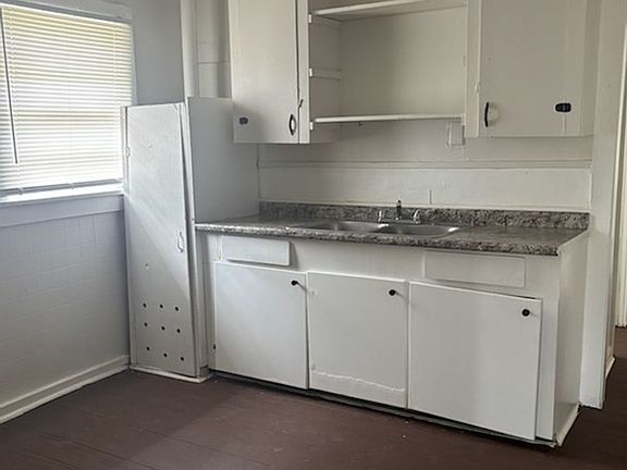 3rd image of 1150 Wiggins St