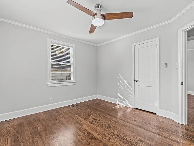 206 Raynor St — Photo 6