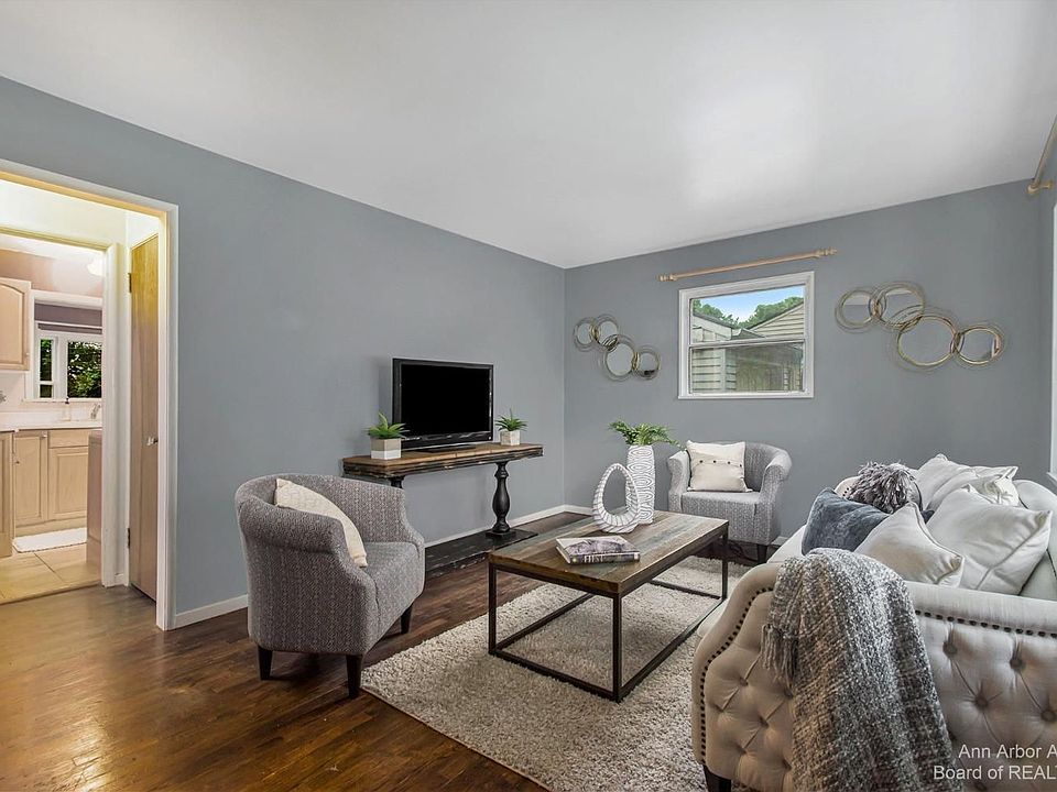1st image of 3215 Baylis Dr