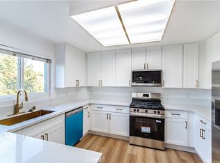 8851 Independence Ave APT 33, Canoga Park, CA 91304