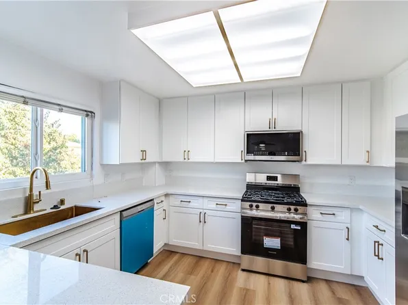 8851 Independence Ave APT 33, Canoga Park, CA 91304