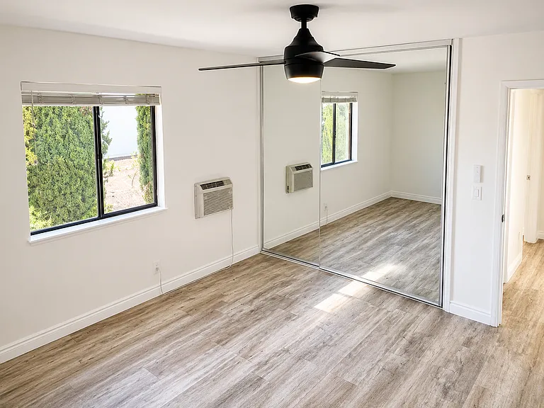 2109 Bernardo Ave — Photo 5