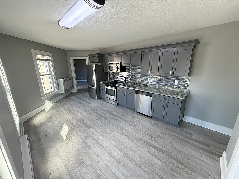 28 King St #2 — Photo 2
