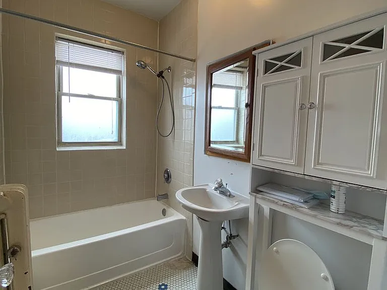 1064 W Cornelia Ave #2 — Photo 5