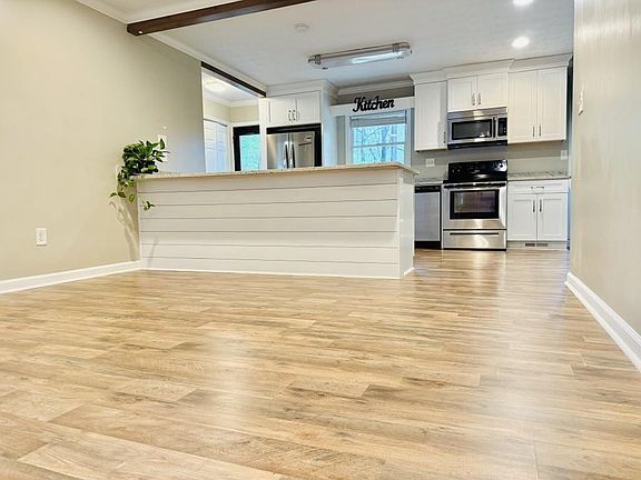 3rd image of 105 Tall Tree Rd