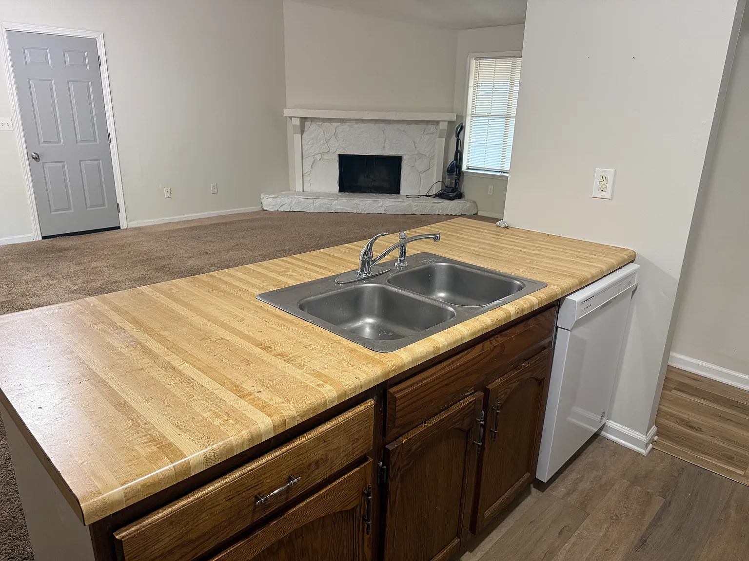 3 bed, 1200 sqft, $1,875 — Photo 4