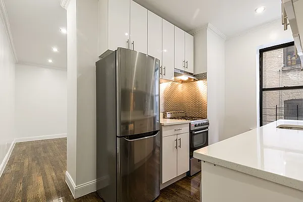 Rented by Dixon Advisory USA Inc. | media 8