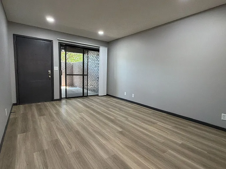 1121 N 28th St #6 — Photo 10