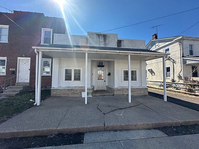 1st image of 218 W 5th St APT C