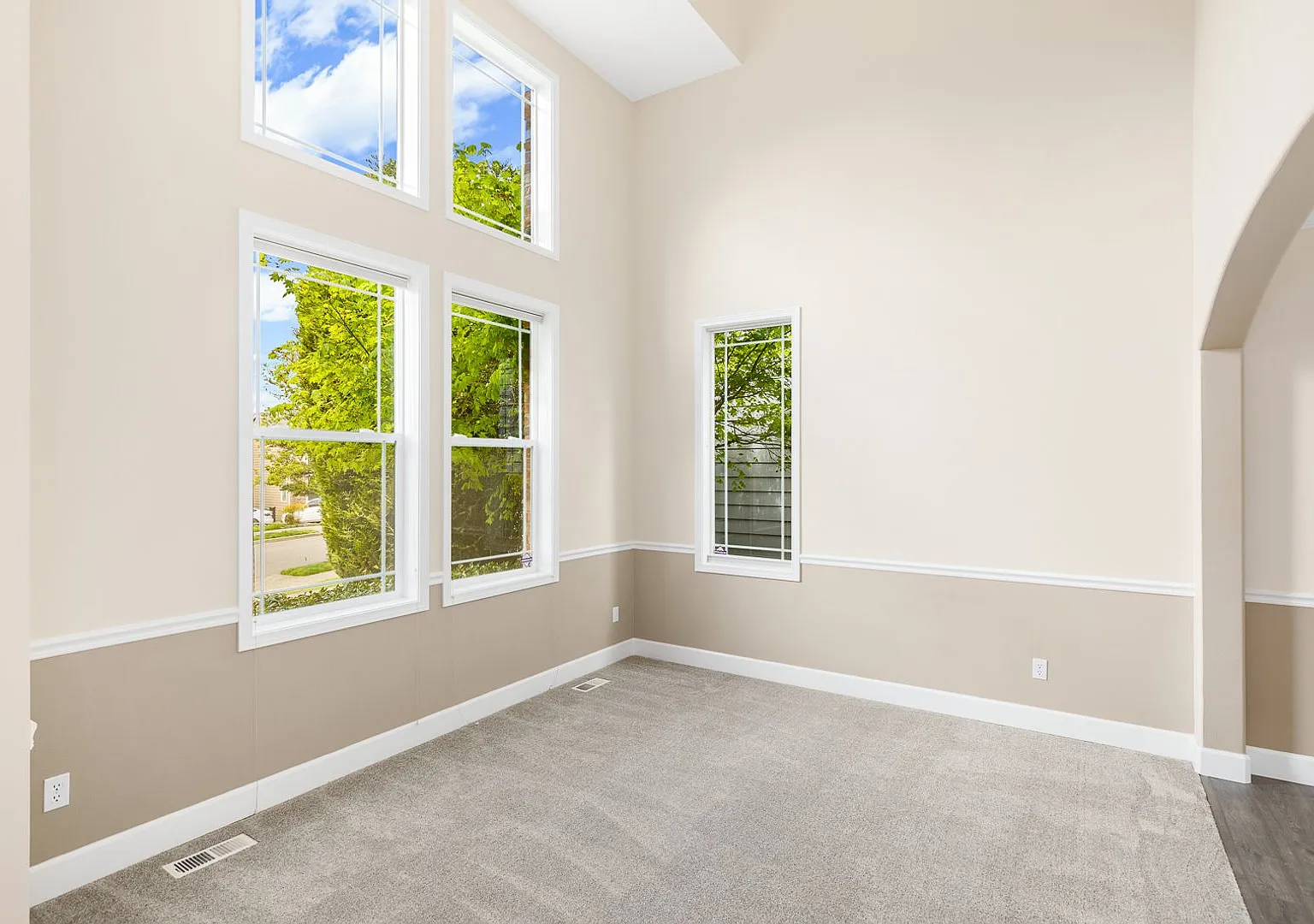 Bright & Spacious 4 Bedroom Lakemont Home — Photo 4