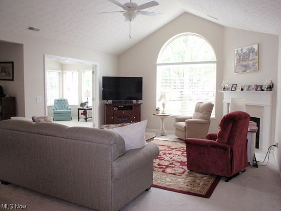 3rd image of 190 Quarry Lakes Dr