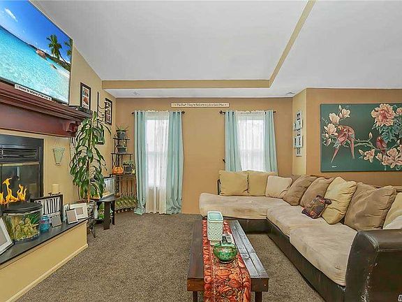 5th image of 8 Hayes Ln