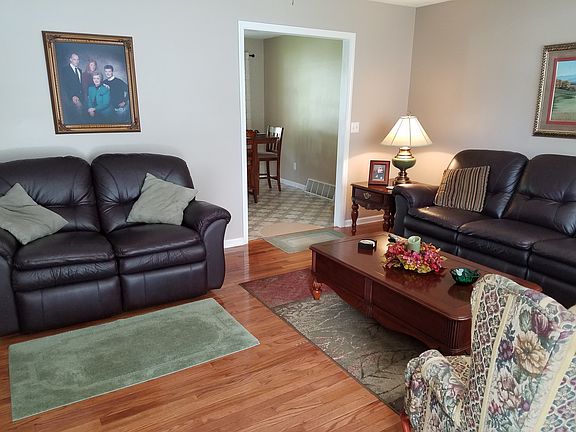 2nd image of 325 Southloop Dr