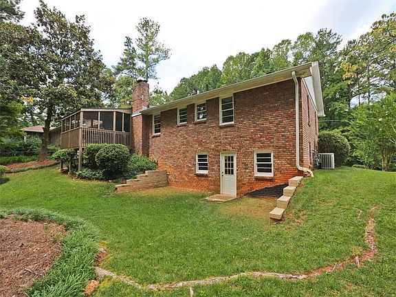 2nd image of 2575 Gleneagles Dr