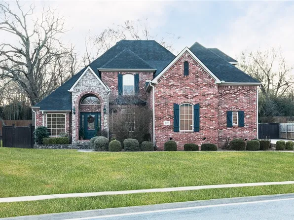 2468 N Covington Park Blvd, Fayetteville, AR 72703