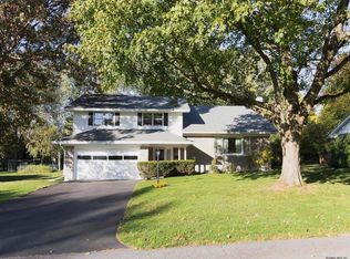 2275 Preisman Dr, Niskayuna, NY 12309