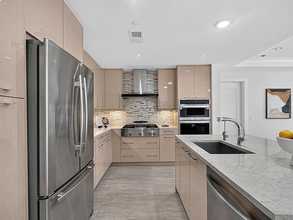 3rd image of 100 Eton Row #302