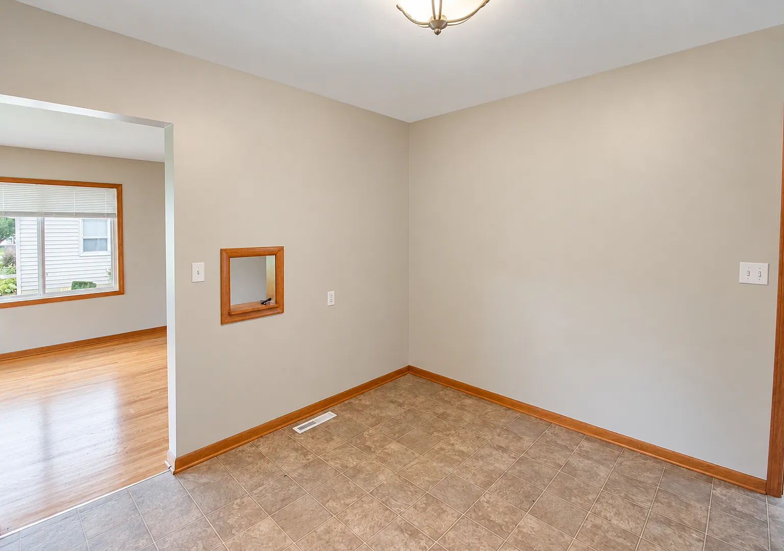 Bright & Charming 3-Bedroom Elton Hills Rambler — Photo 3