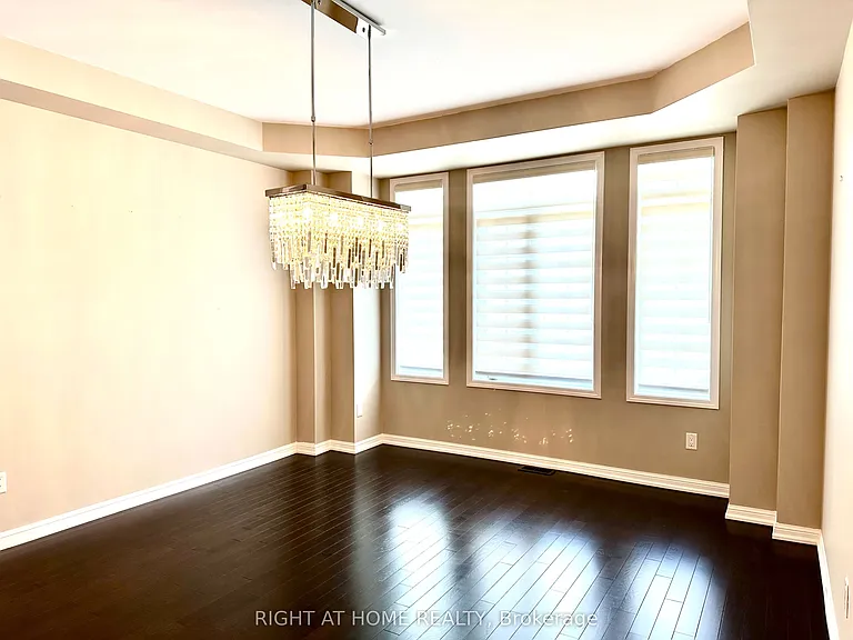 116 Hurst Dr — Photo 6