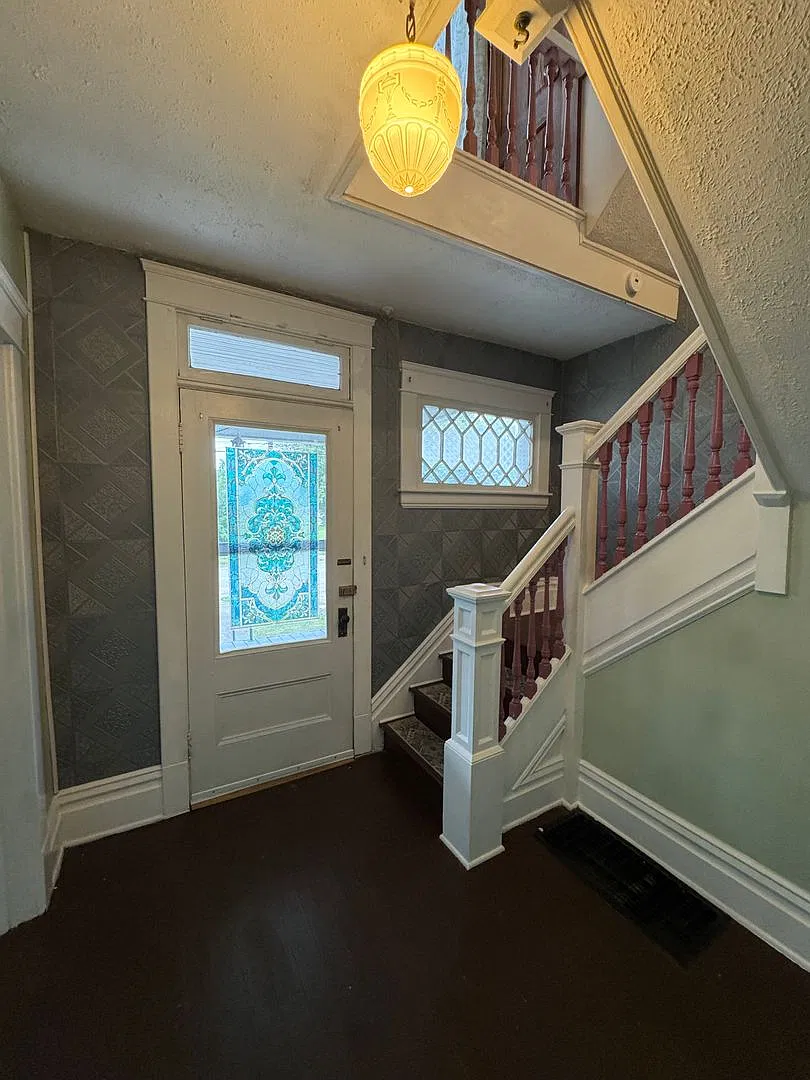 3 Br Beauty Filled With Character And Charm!! — Photo 1