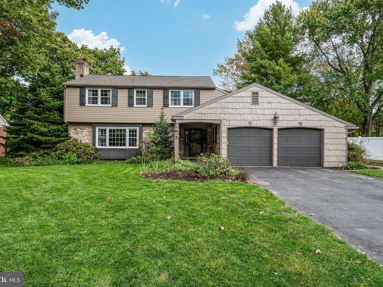 seventytwo club house 「FAIR WAY」 seventytwo club house 「FAIR WAY」 7421 W Country Club Dr