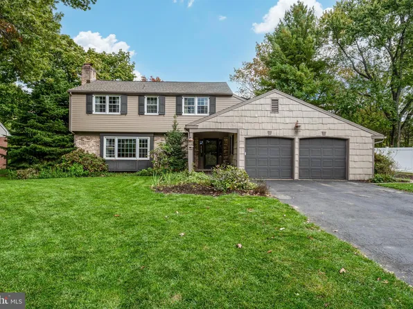 1221 Country Club Dr, Lancaster, PA 17601