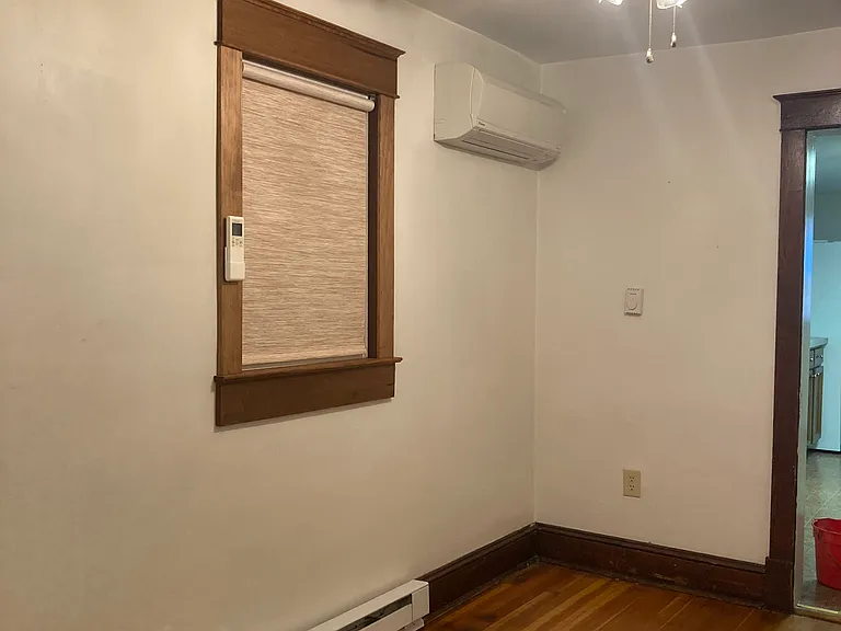 27 E 4th St #1 — Photo 13