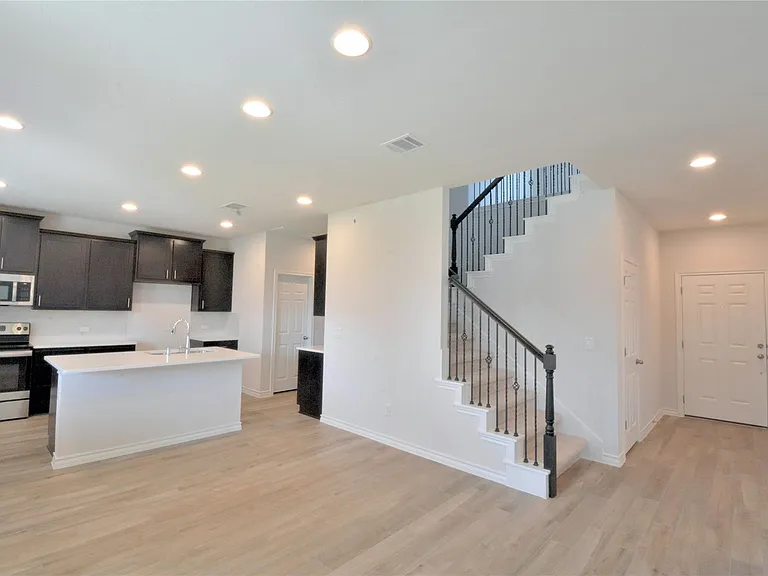 349 Capstone Rd — Photo 7