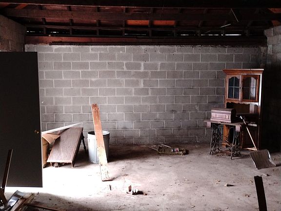 4th image of 2201 S Fort St