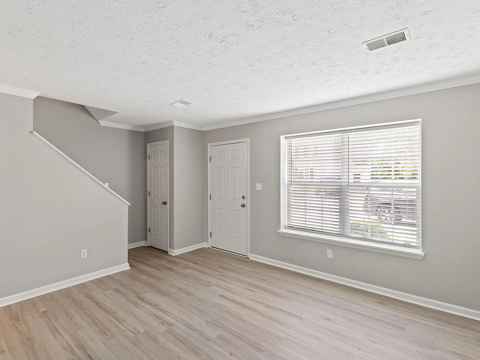 3 bed, 1.5 bath, 1152 sqft, $1,650 — Photo 4