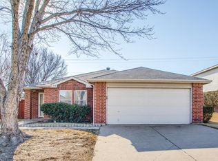 910 Salida Dr, Arlington, TX 76001